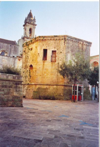 Tricase - piazzetta Giuseppe Codacci Pisanelli - Uno scorcio della Torre ...